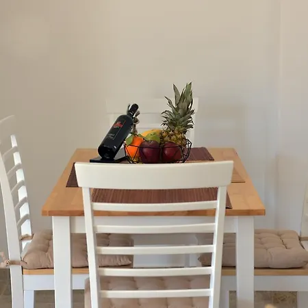 Flora's Mykonos Апартаменты Klouvas