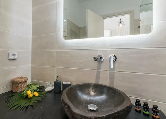 Flora's Mykonos Апартаменты *