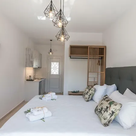 Flora's Mykonos Klouvas