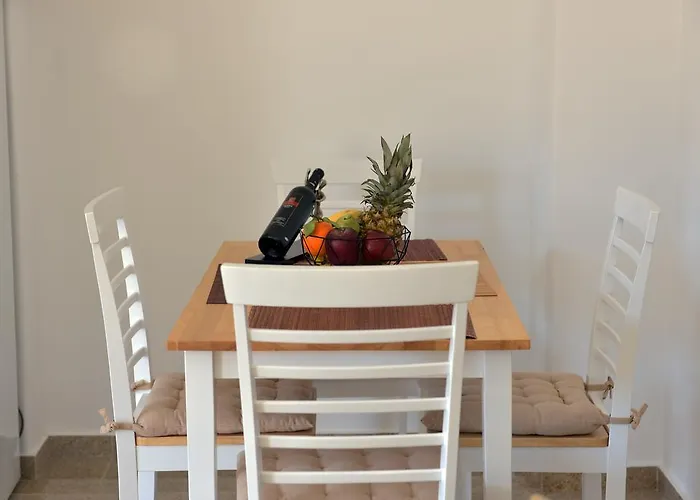 Flora's Mykonos Apartamento Klouvas