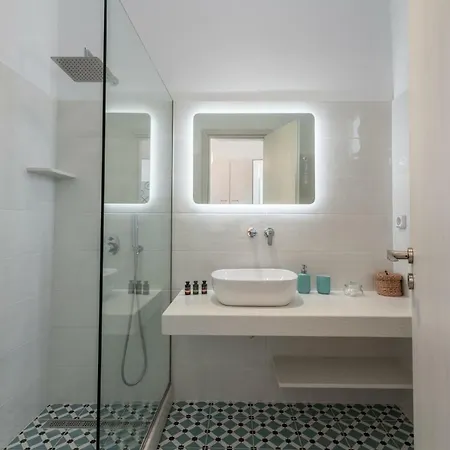 Flora's Mykonos Klouvas