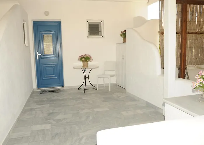 Flora's Mykonos Κλουβάς