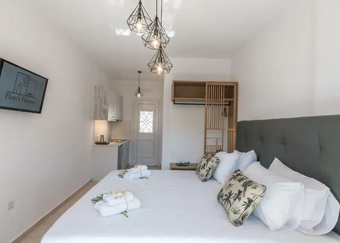 Flora's Mykonos Κλουβάς