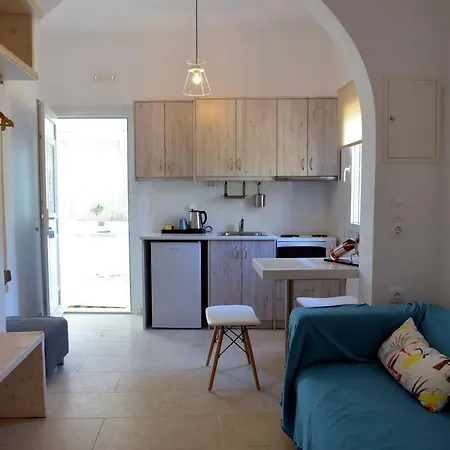 Flora's Houses Mykonos Apartment Klouvas